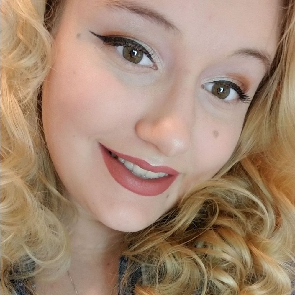 Meet your Posher, Alexis